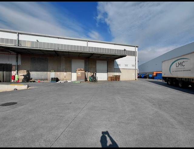 927M² WAREHOUSE TO LET IN POMONA